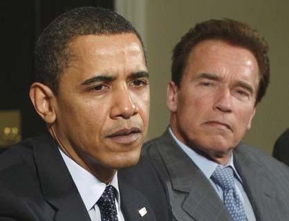 Barack Obama s Arnold Schwarzenegger megszllott tmeggyilkosok
